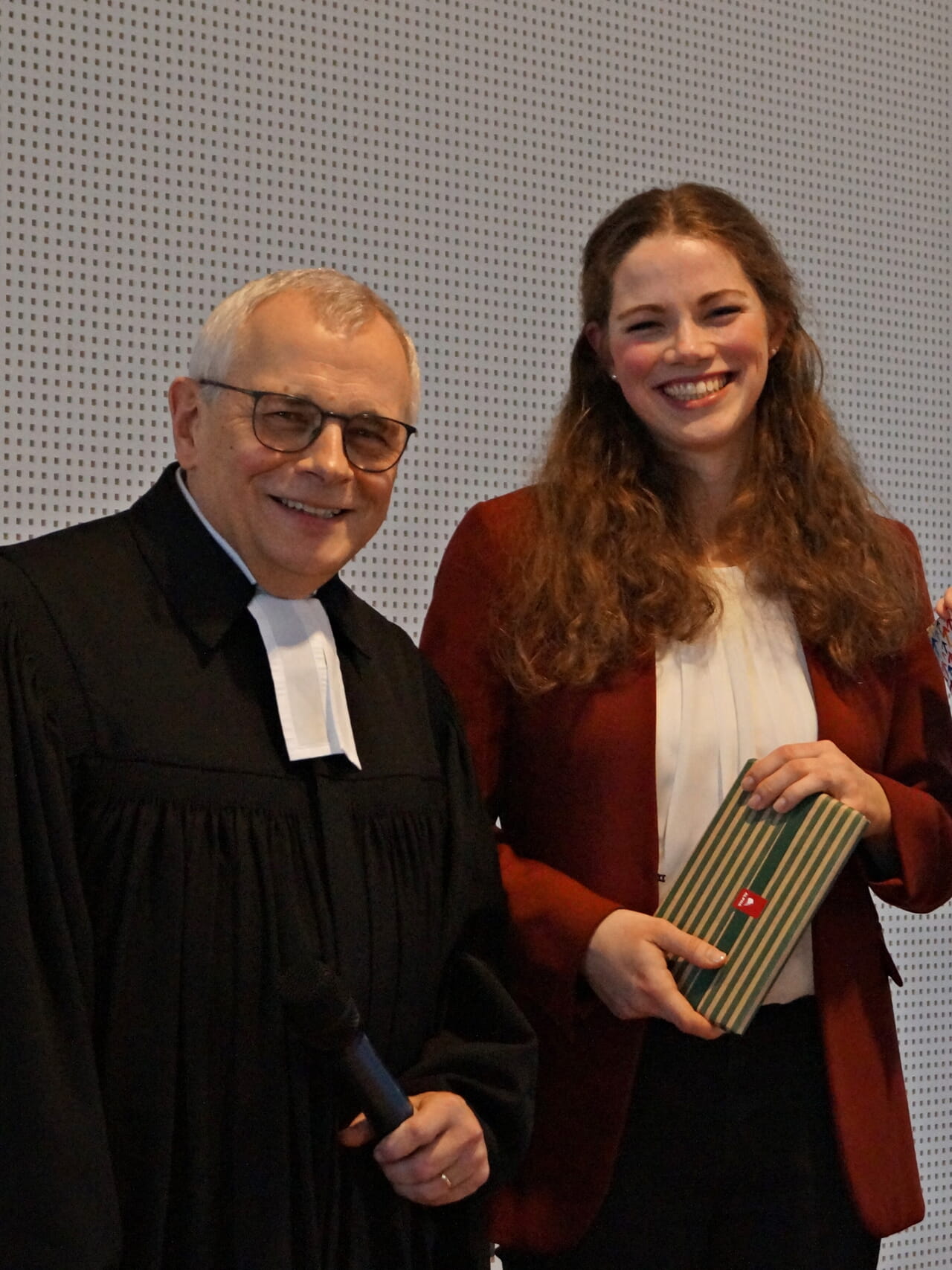 Superintendent Peter-Thomas Stuberg führte die neue Öffentlichkeitsreferentin Sarah Panthel in ihr Amt ein.