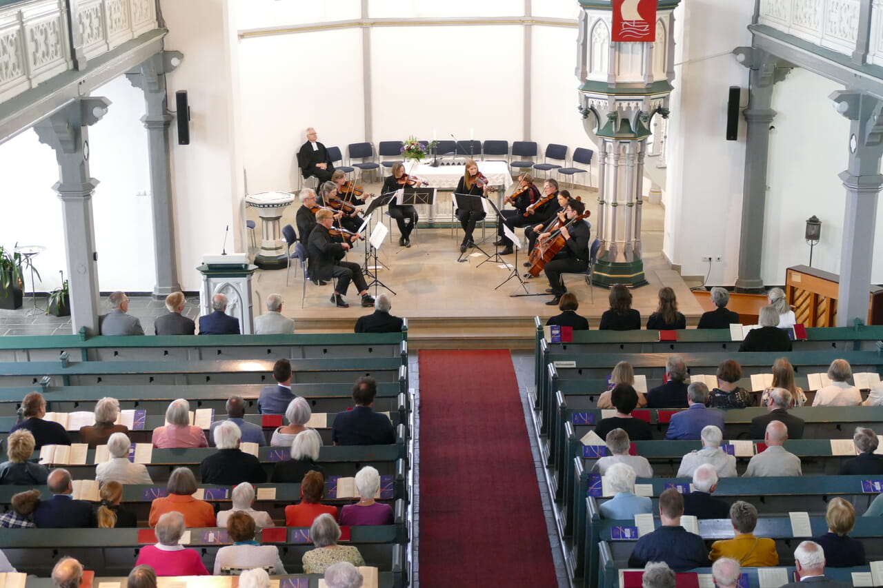 In der Haardter Kirche wurde der Gottesdienst zum 150-jährigen Bestehen der Kirchengemeinde gefeiert.