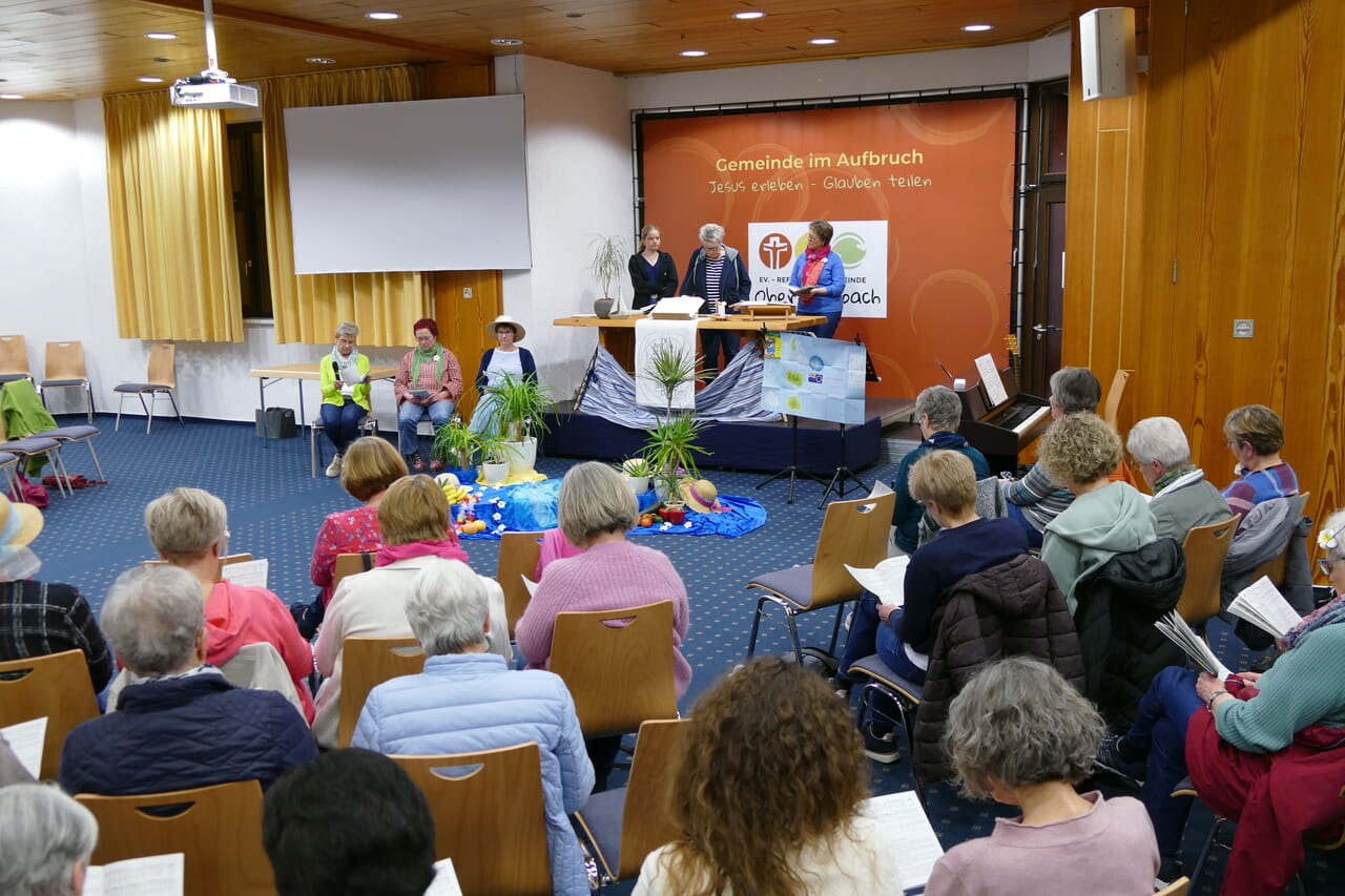 Der Frauenabendkreis Bottenberg organisierte einen Gottesdienst im Gemeindezentrum der Evangelisch-reformierten Kirchengemeinde Oberfischbach.